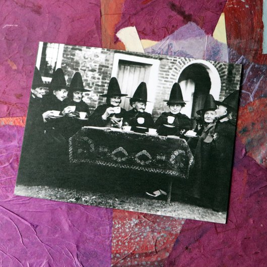 お茶の時間を持つウェルシュの魔女 ポストカード