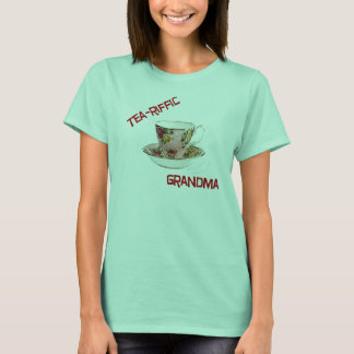 お茶を飲むおばあちゃん! Tシャツ
