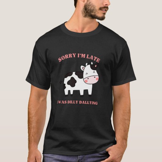お茶目な赤ちゃん牛の子と戯れる牧場の娘 Tシャツ (正面)