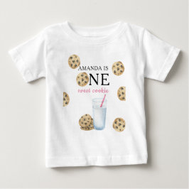 お菓子とミルクの女の子1歳の誕生日 ベビーTシャツ