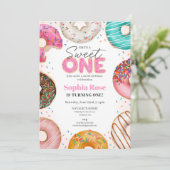 お菓子に飾りを添えたドーナツ スウィート ワン 1歳の誕生日パーティー 招待状 (スタンド正面)