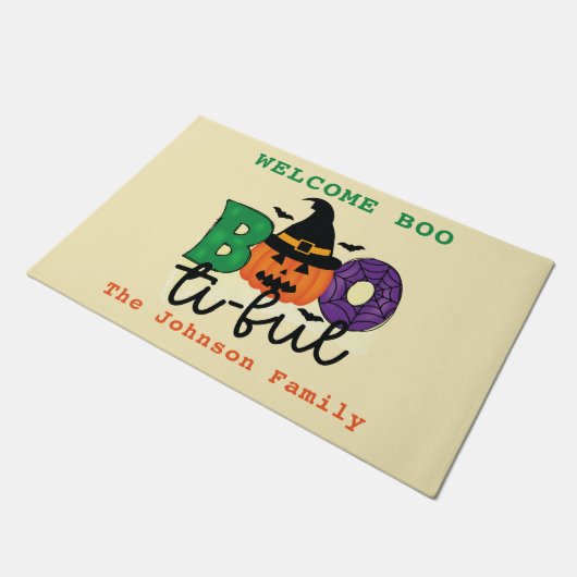 お菓子をくれなきゃイタズラしちゃう 美しいカボチャの魔女ファミリー ネーム ドアマット (アングル)