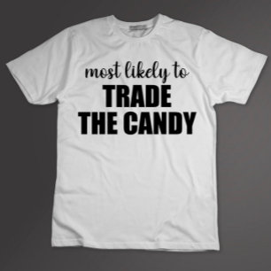 お菓子をトレードしそうな人 ハロウィンの面白いデザイン Tシャツ