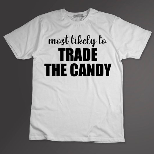 お菓子をトレードしそうな人 ハロウィンの面白いデザイン Tシャツ