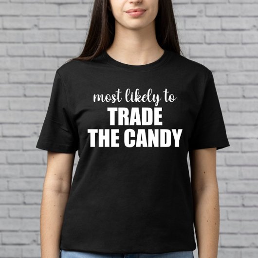 お菓子をトレードしそうな人 ハロウィンの面白いデザイン Tシャツ