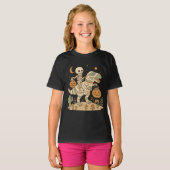 お菓子を持ったスケルトンの恐竜乗り物 Tシャツ (正面フル)