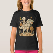 お菓子を持ったスケルトンの恐竜乗り物 Tシャツ (正面)