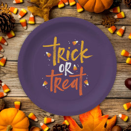 お菓子コーンハロウィーンのトリックまたは治療 ペーパープレート