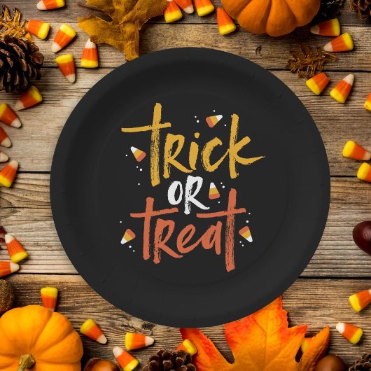 お菓子コーンハロウィーンのトリックまたは治療 ペーパープレート