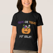 お菓子ハロウィンのトリックおもしろいまたは治療 トライブレンドＴシャツ (正面)