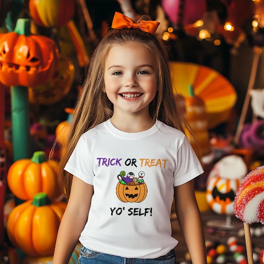 お菓子ハロウィンのトリックおもしろいまたは治療 Tシャツ