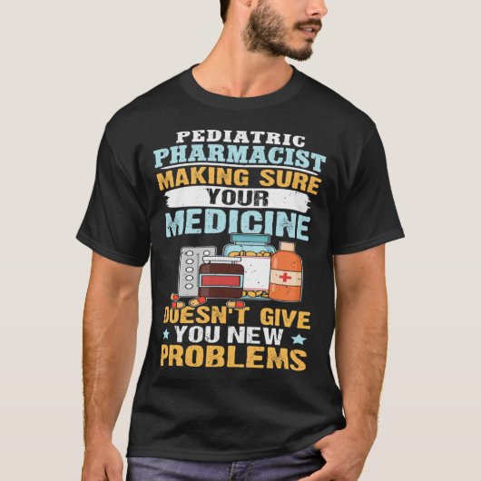 お薬を確かめる小児薬剤師 Tシャツ (正面)