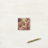 お誕生日おめでとう（名）写真日付おしゃれな筆記体 ポストイット (デスク上)