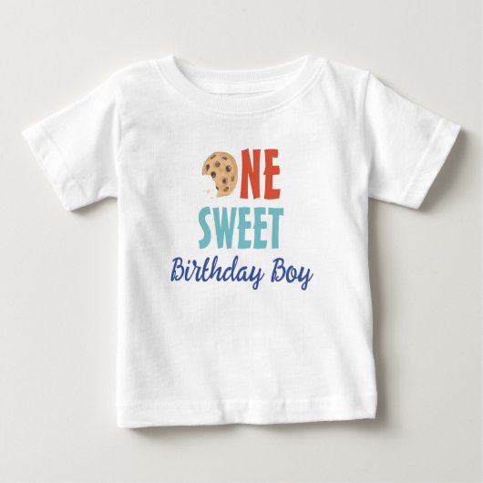 お誕生日おめでとう！甘いお菓子の男の子のTシャツ ベビーTシャツ (正面)