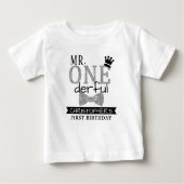 お誕生日おめでとう！1歳の赤ちゃん用Tシャツ ベビーTシャツ (正面)