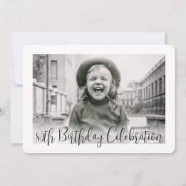 お誕生日おめでとう 2枚の写真 モダン トレンディ スクリプト パーティー 招待状