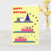 お誕生日ケーキが曇りを待っている:黄空白の色 カード (黄色い花)