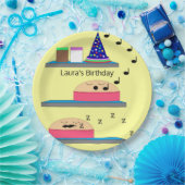 お誕生日ケーキが霜を待つ ペーパープレート (パーティー)