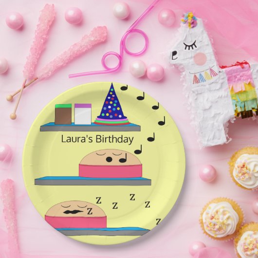 お誕生日ケーキが霜を待つ ペーパープレート (パーティー)