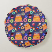 お誕生日ケーキペーストリーパターンデザイン ラウンドクッション (裏面)