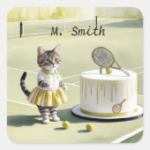 お誕生日ケーキ付きコートのキャットテニス選手 スクエアシール (正面)