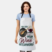 お調理師、ワインを飲む#Teamwork - Wine Lover エプロン (着用した状態)