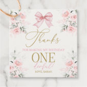 お辞儀をした最初の誕生日ガール フェイバータグ (正面)