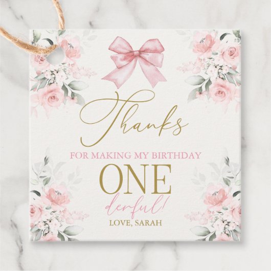 お辞儀をした最初の誕生日ガール フェイバータグ (正面)