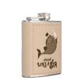 お酒を飲む フラスク (右)