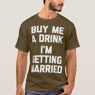 お酒を飲んで結婚したおかしな新郎新婦 Tシャツ