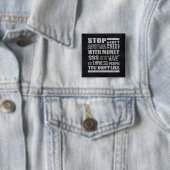 お金のやる気を起こさせるな引用文の正方形のPinbackボタン 缶バッジ (インサイチュ)
