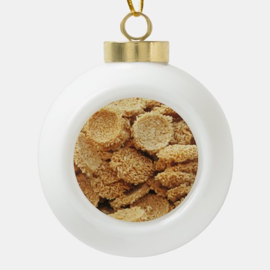 お餅を膨らませた～アジアのお菓子デザート食べ物 セラミックボールオーナメント (正面)