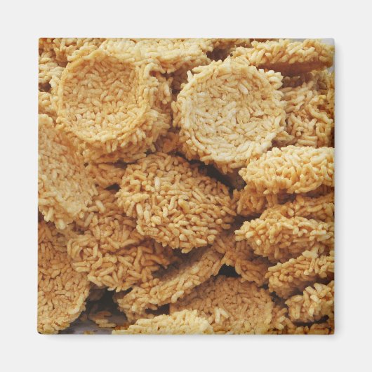 お餅を膨らませた~アジアのお菓子デザート食べ物 マグネット (正面)