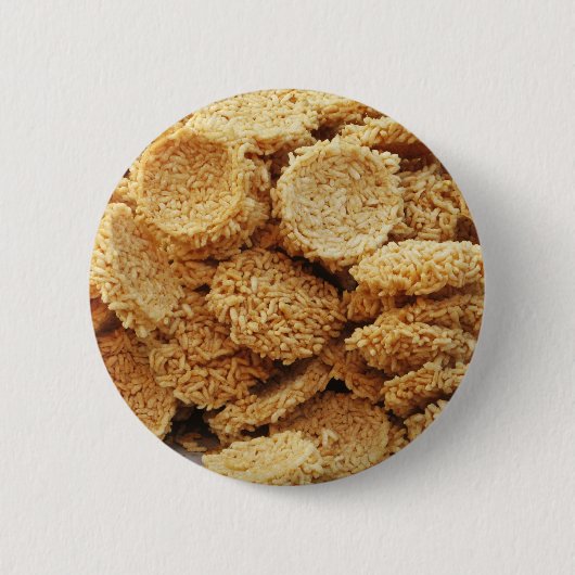 お餅を膨らませた～アジアのお菓子デザート食べ物 缶バッジ (正面)