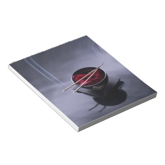 お香を丼の上に焚く花びら ノートパッド (アングル)