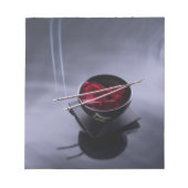 お香を丼の上に焚く花びら ノートパッド (正面)