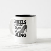 かかとの方が天井より高い ツートーンマグカップ (正面左)