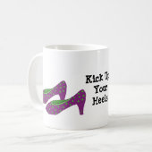 かかとを蹴り上げる コーヒーマグカップ (正面左)