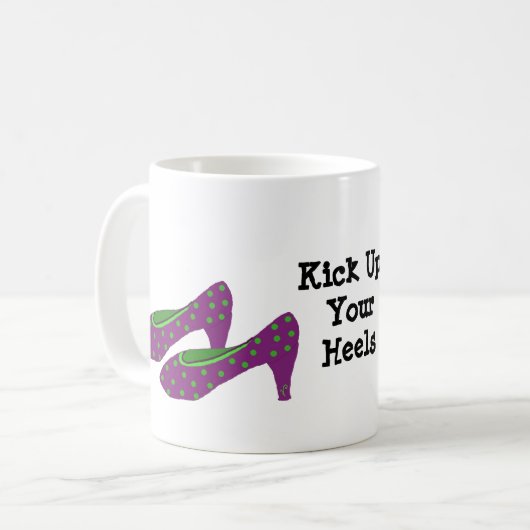 かかとを蹴り上げる コーヒーマグカップ (正面左)