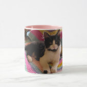 かぎ編みラグでかわいらしかわいいタキシード猫ありがとう マグカップ (中央)