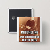 かぎ針で編むこと: 女王のために十分によい 缶バッジ (正面&裏面)