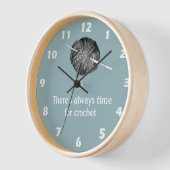 かぎ針編みの時間が常にあるパーソナライズされた- 壁時計 (傾斜)