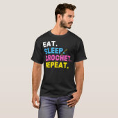 かぎ針編み 針仕事好きのための Eat Sleep かぎ針編み Repeat Tシャツ (正面フル)