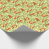 かすんだ枝に赤いリス。 ラッピングペーパー (角)