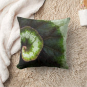 かたつむりのベゴニアの葉 クッション (ブランケット)