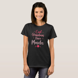 かっこいいおばあちゃんは筋肉がある Tシャツ