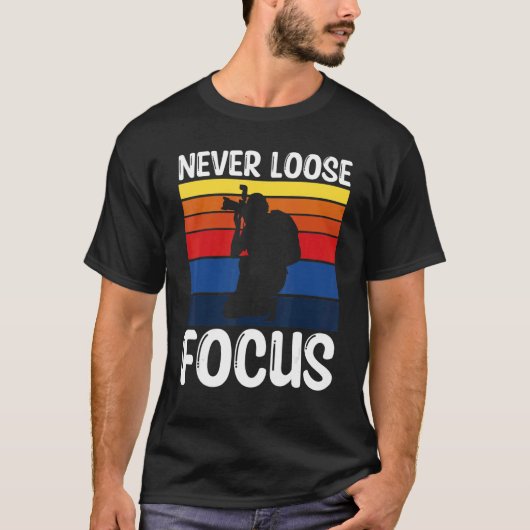 かっこいい写真術 写真家は焦点を失うな Tシャツ (正面)