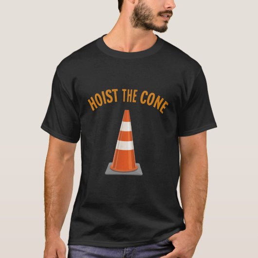 かっこいい道路工事用Tシャツ「コーンを上げろ」ユーモア Tシャツ (正面)