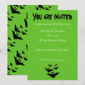 かっこいい かわいい 飛んでいるコウモリ ハロウィン 緑 招待状 (正面/裏面)