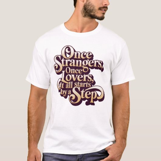 かつての他人が恋人になる ステップの引用 Tシャツ (正面)